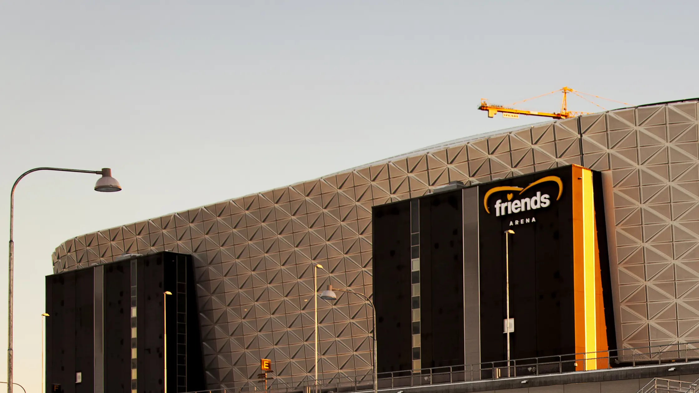 Friends Arena i kvällssol