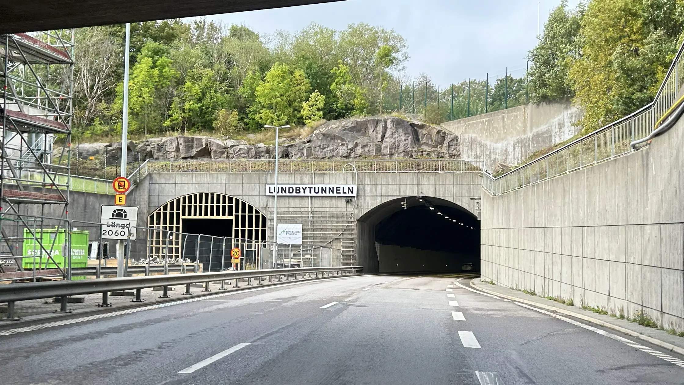 Lundbytunneln där det ena tunnelröret är avstängt för renovering