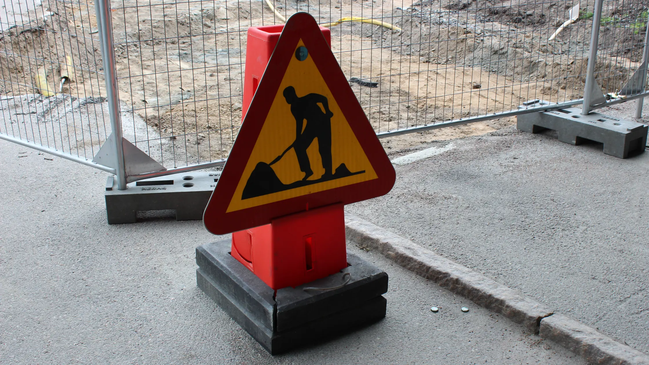 En skylt som visar att det pågår vägarbete